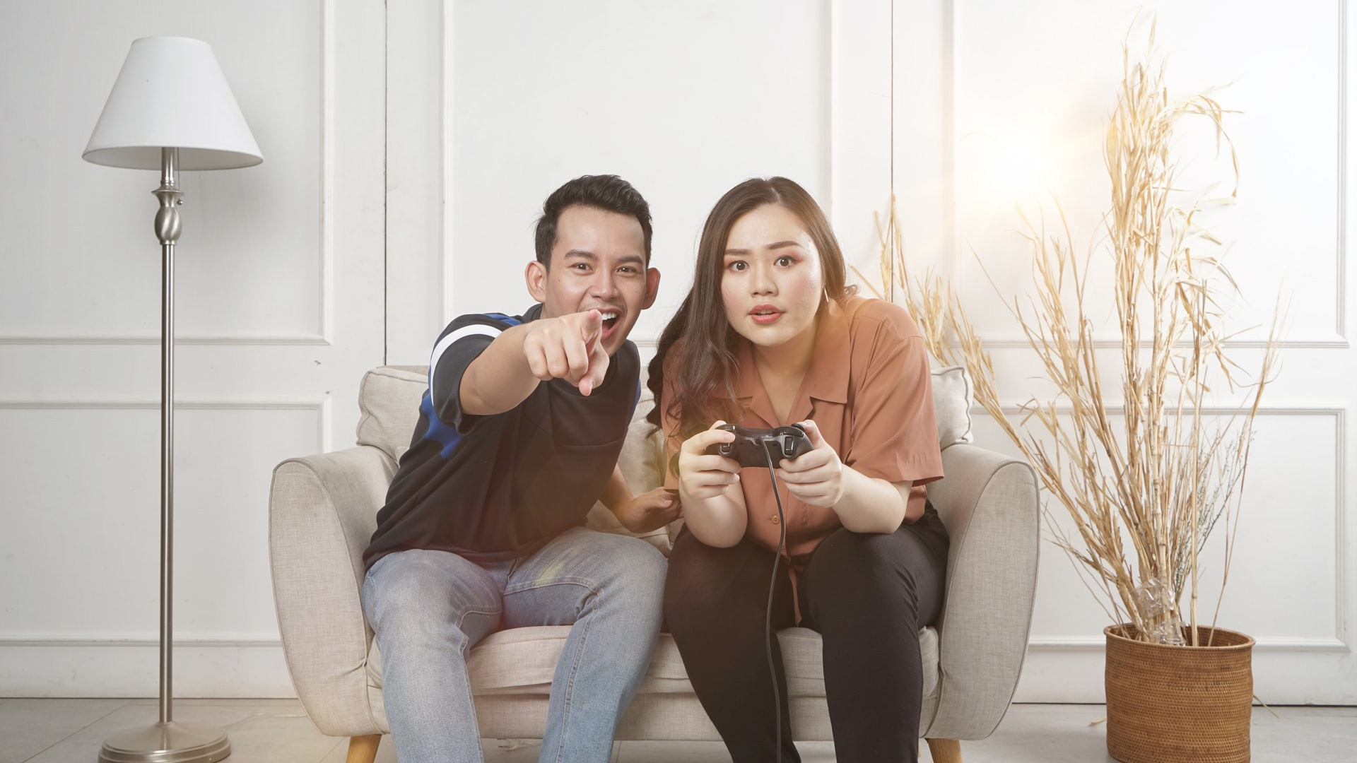 couple playing console